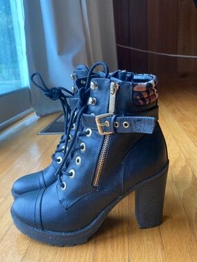 Guess boots size 7